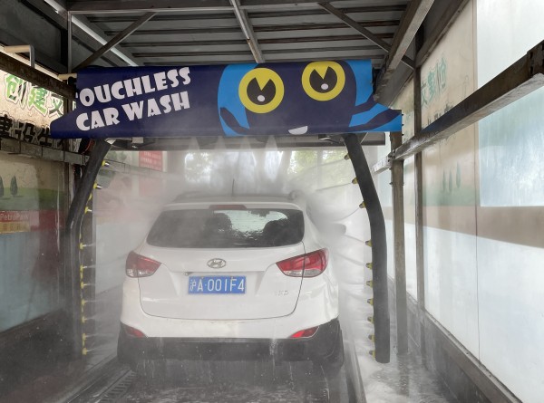 廣西柳州五菱汽車(chē)廠(chǎng)自動(dòng)洗車(chē)機(jī)